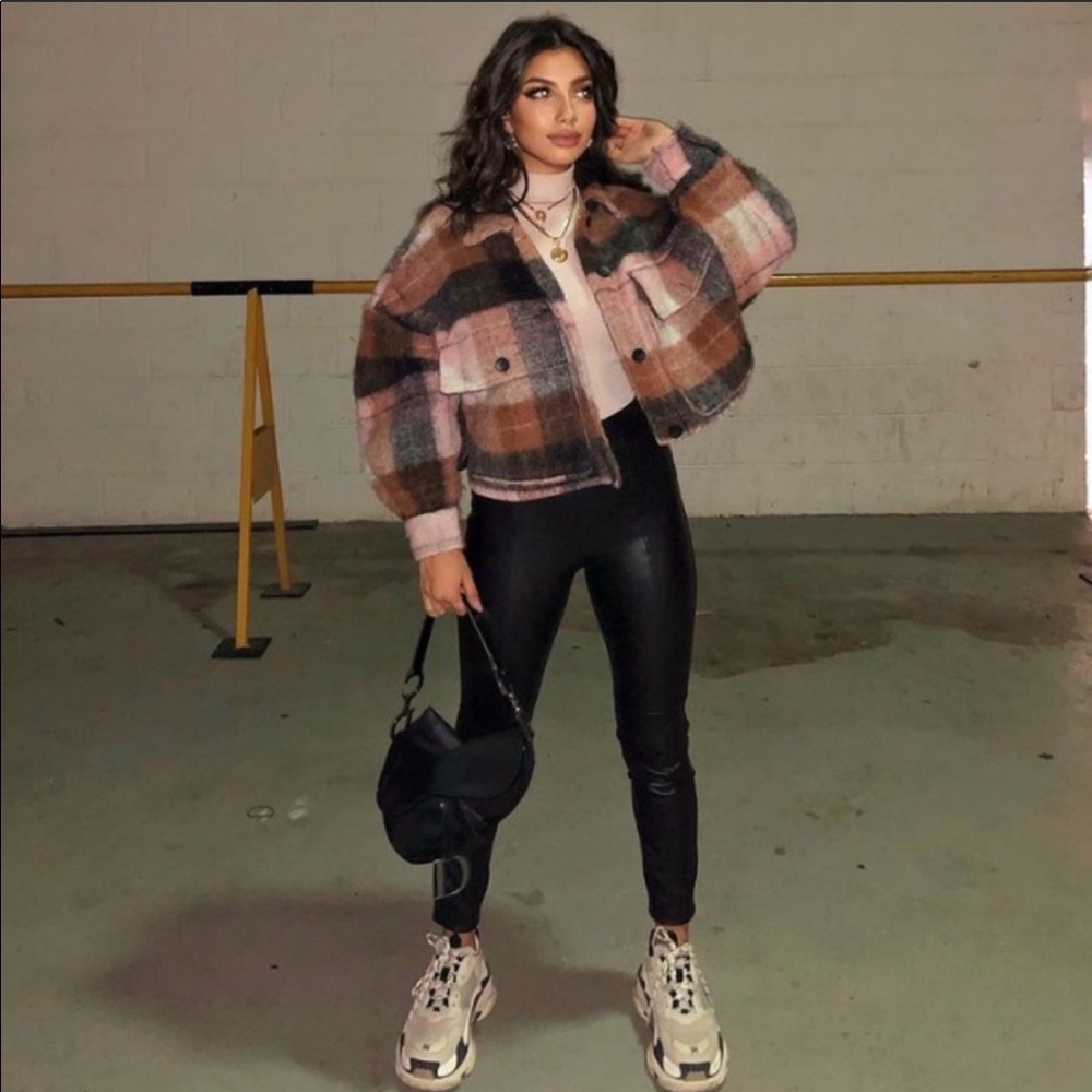 ZARA BLOGGERS FAV NWT CROPPED PLAID SHACKET 🖤❤️